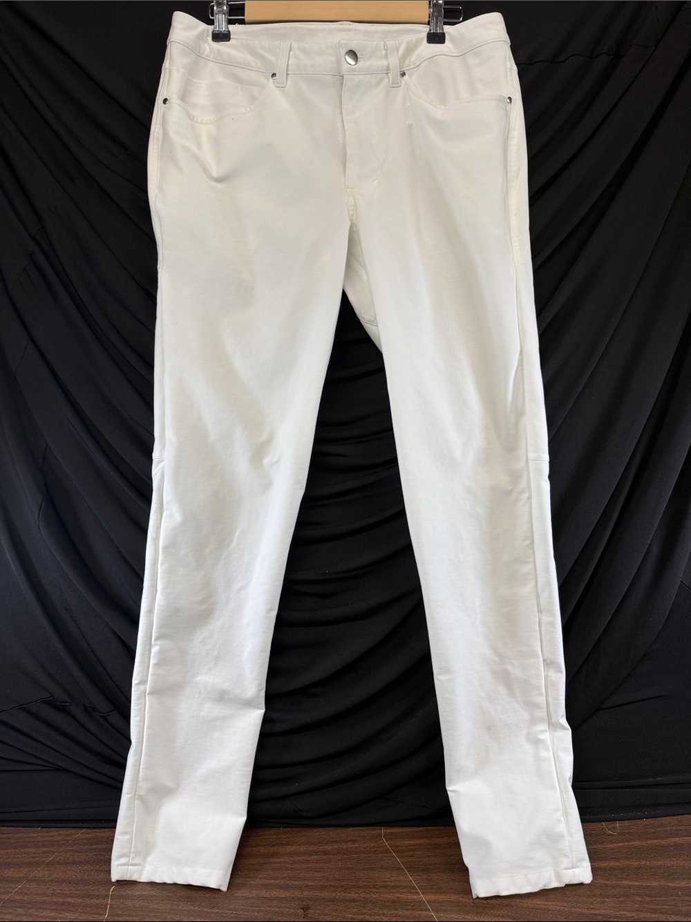 lululemon athletica White jeans with Branded Waist Tag